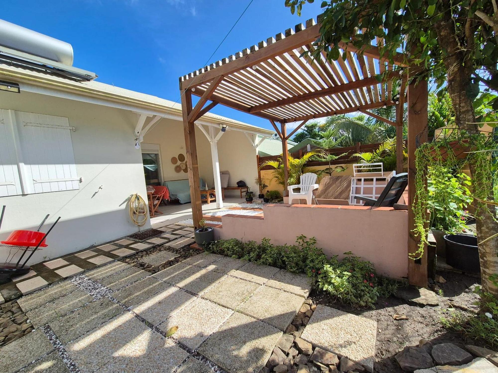 Maison Charmante A Sainte-Anne Avec Jardin Et Pergola En Bois. Екстер'єр фото